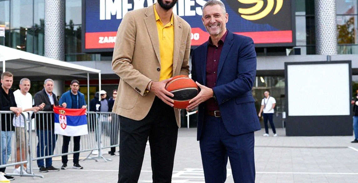 Kawhi Leonard và Toronto Raptors: định giá một ngôi sao 35 tuổi giữa thương vụ chưa kiểm chứng