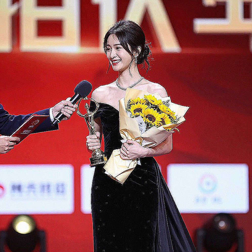 Ferrari để Hamilton ở lại đường đua dưới VSC: Sai lầm chiến thuật đã đánh rơi bục podium tại Singapore